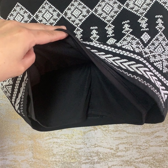 H&m Black/White Aztec Short Woven Fabric Embroidered Straight Skirt Size S - Picture 5 of 13